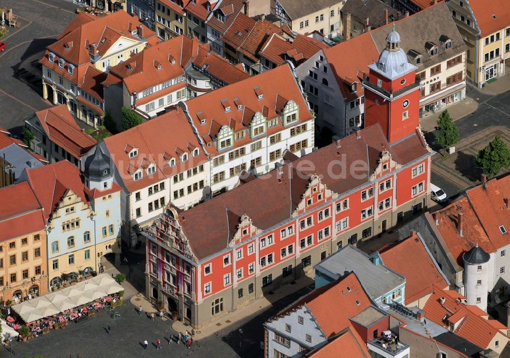 Gotha von oben - Das historische Rathaus am Hauptmarkt von Gotha im Bundesland Thüringen