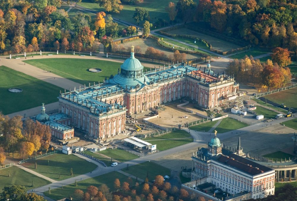 Potsdam aus der Vogelperspektive: Das Neue Palais und die Communs on Potsdam im Bundesland Brandenburg