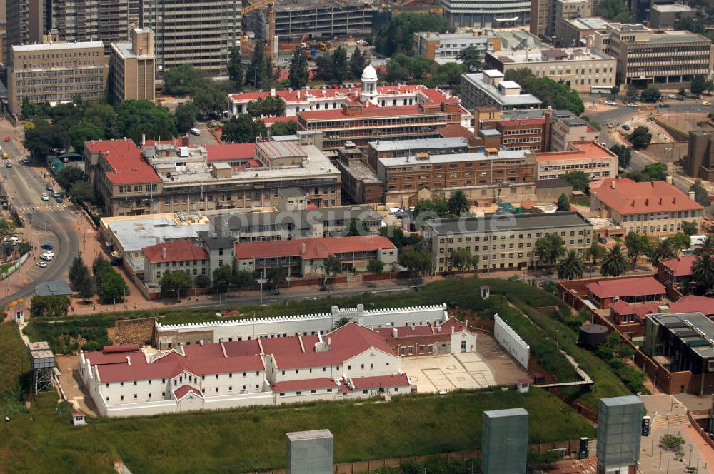 JOHANNESBURG von oben - Das Old Fort Prison und das Gebäude des South African Institute for Medical Research in Johannesburg