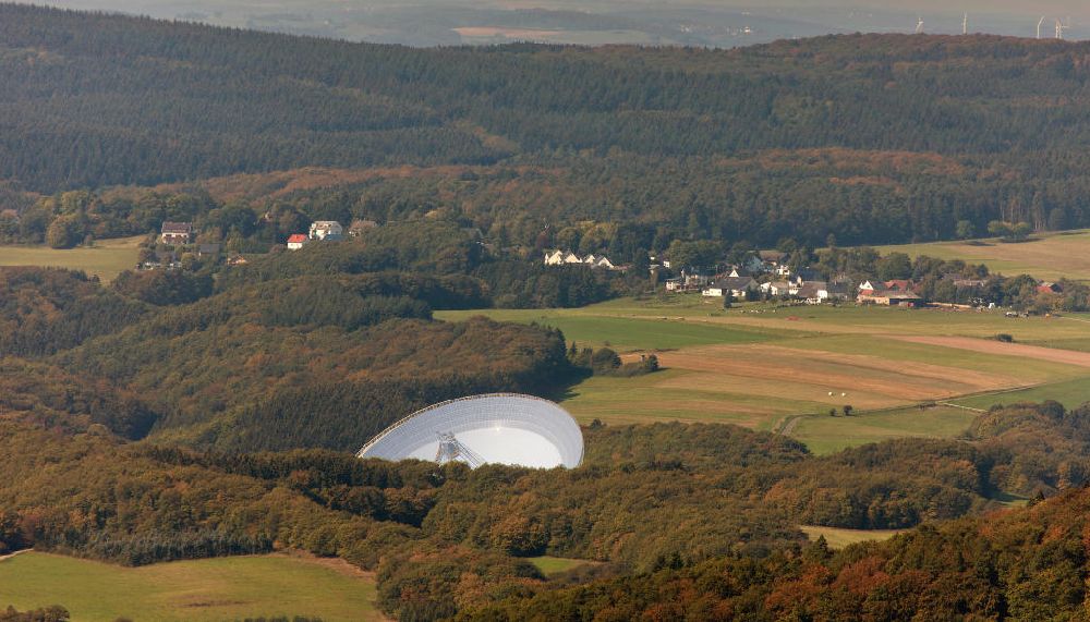 BAD MÜNSTEREIFEL von oben - Das Radioteleskop Effelsberg des Max Planck Instituts in Nordrhein-Westfalen