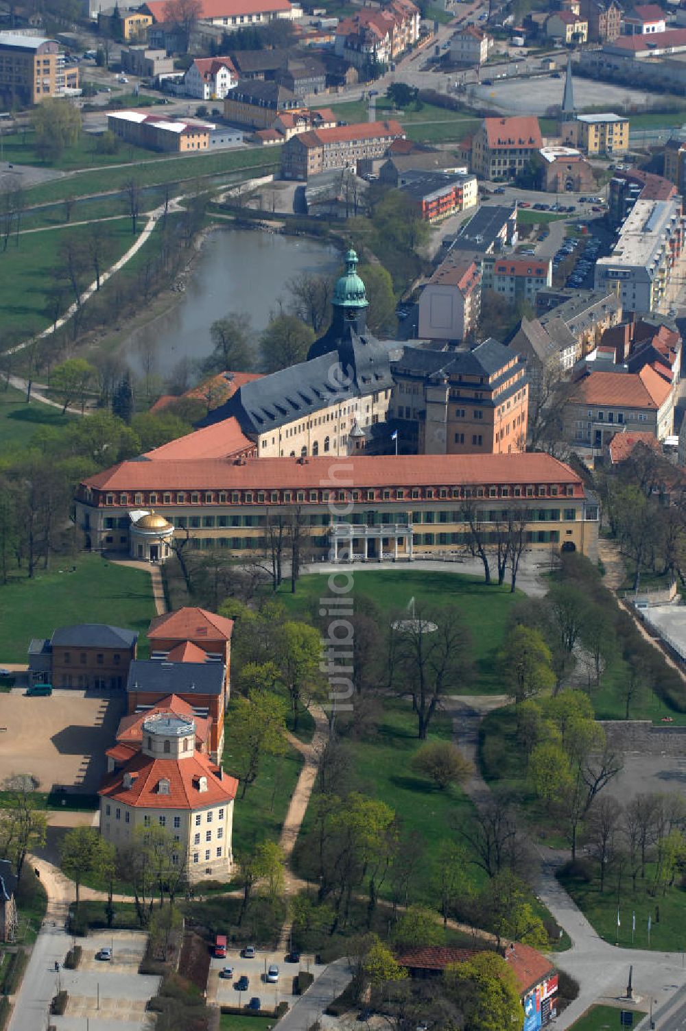 Luftaufnahme Sonderhausen - Das Schloss Sondershausen mit dem Schlossmuseum und dem Achteckhaus