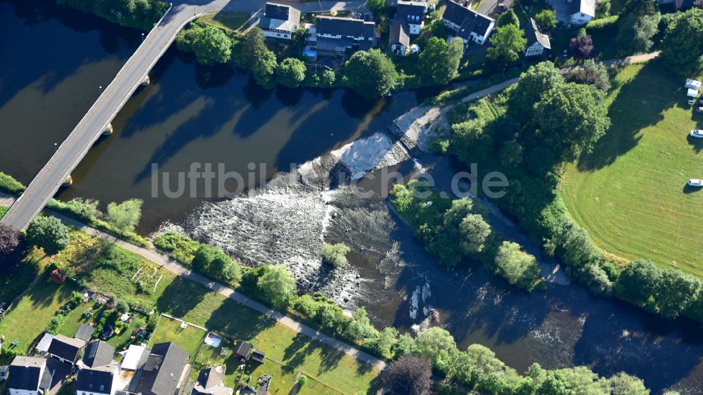 Windeck aus der Vogelperspektive: Das Siegwehr im Volksmund genannt Wasserfall in Dattenfeld im Bundesland Nordrhein-Westfalen, Deutschland