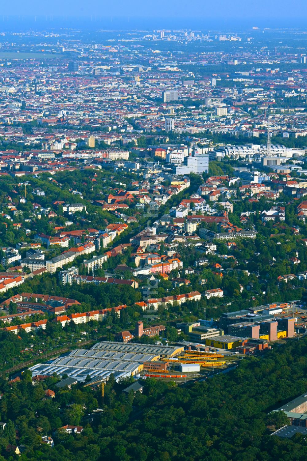 Berlin von oben - Depot des Betriebswerkes der BVG am Machandelweg in Berlin, Deutschland