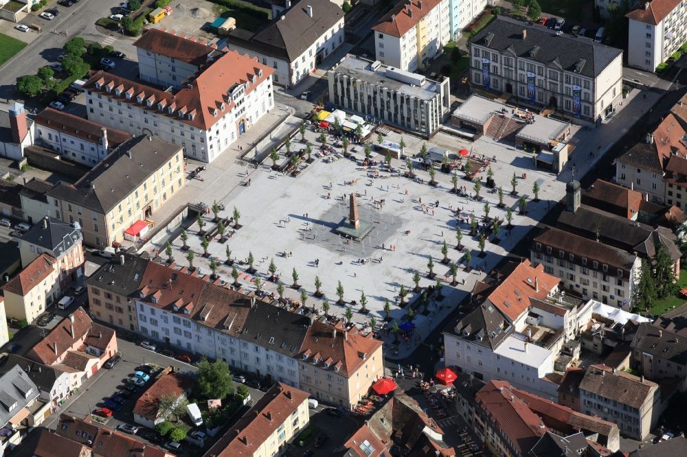 Luftbild Huningue - Der Abbatucci-Platz im Stadtzentrum im Innenstadtbereich in Huningue in Frankreich