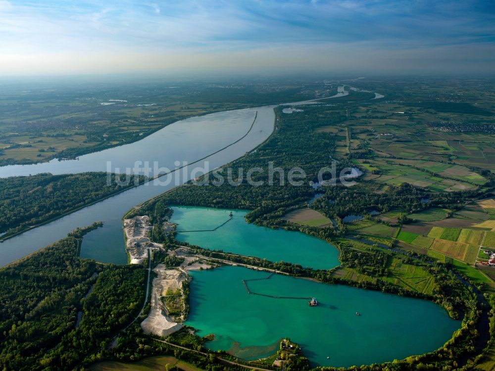 Luftbild Meißenheim - Der Baggersee am Rheinufer in Meißenheim im Bundesland Baden-Württemberg