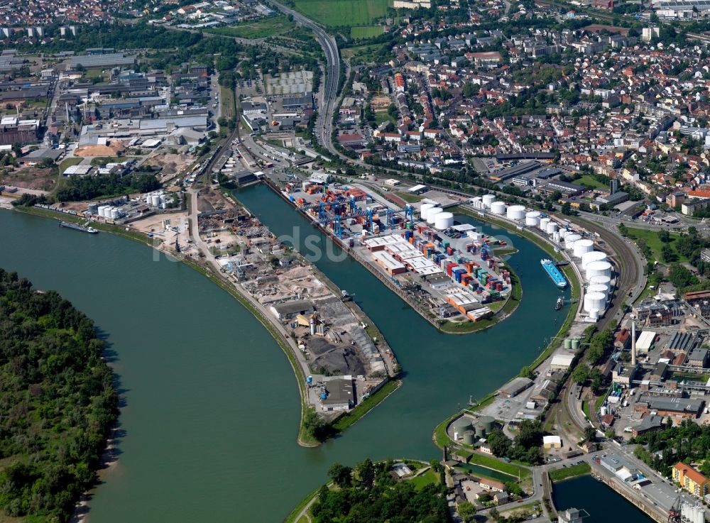Ludwigshafen von oben - Der Containerterminal in Ludwigshafen am Rhein im Bundesland Rheinland-Pfalz
