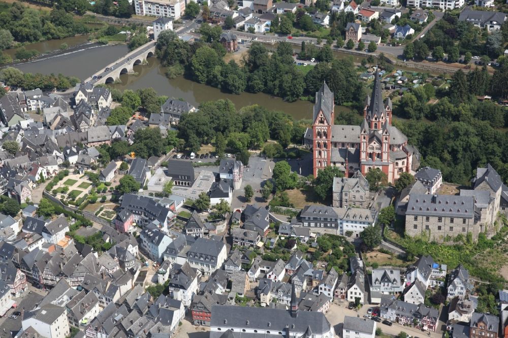 Limburg an der Lahn aus der Vogelperspektive: Der Dom zu Limburg in Limburg an der Lahn im Bundesland Hessen