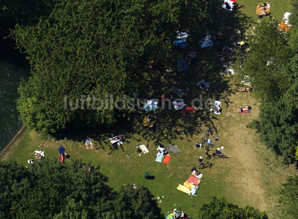 Luftbild München - Der Erholungspark Englischer Garten in München im Bundesland Bayern