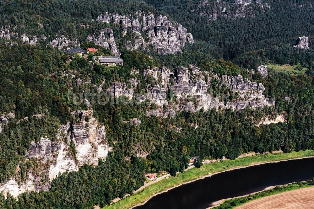 Rathen aus der Vogelperspektive: Der Fels Bastei im Elbsandsteingebirge im Bundesland Sachsen