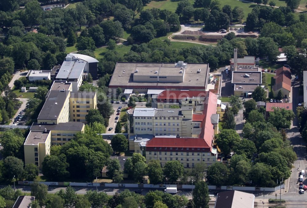 Erfurt aus der Vogelperspektive: Der Gebäude- Komplex des Helios Klinikum an der Nordhäuser Straße in Erfurt im Bundesland Thüringen