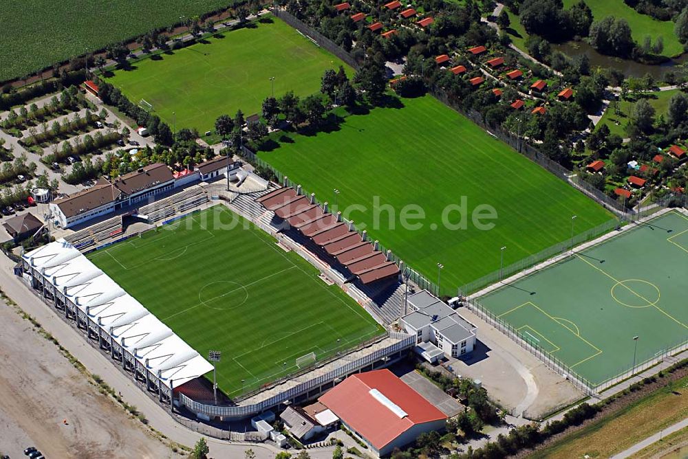München Unterhaching von oben - Der Generali-Sportpark, bis 2003 ?Stadion Am Sportpark?, ist die fußballerische Heimat der Spielvereinigung Unterhaching