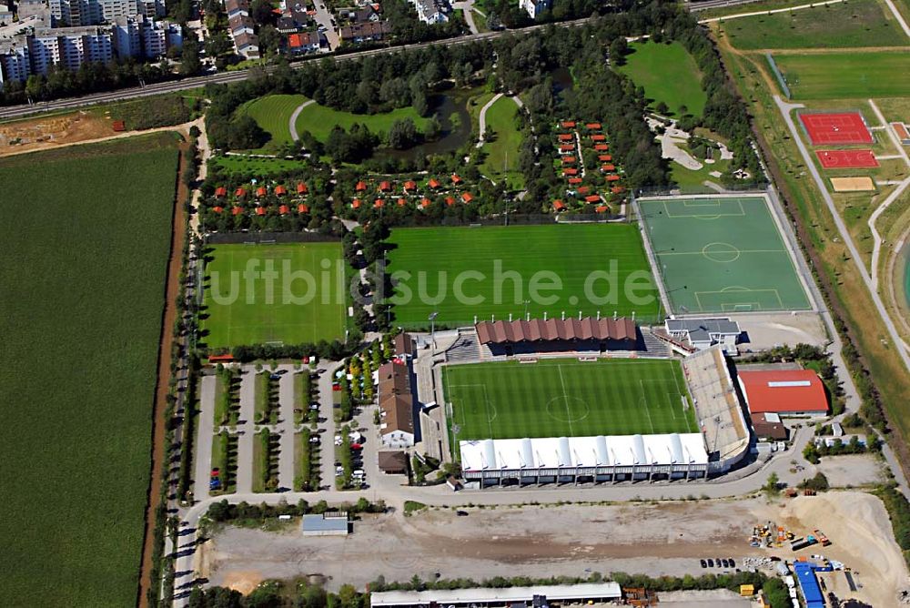 Luftaufnahme München Unterhaching - Der Generali-Sportpark, bis 2003 ?Stadion Am Sportpark?, ist die fußballerische Heimat der Spielvereinigung Unterhaching