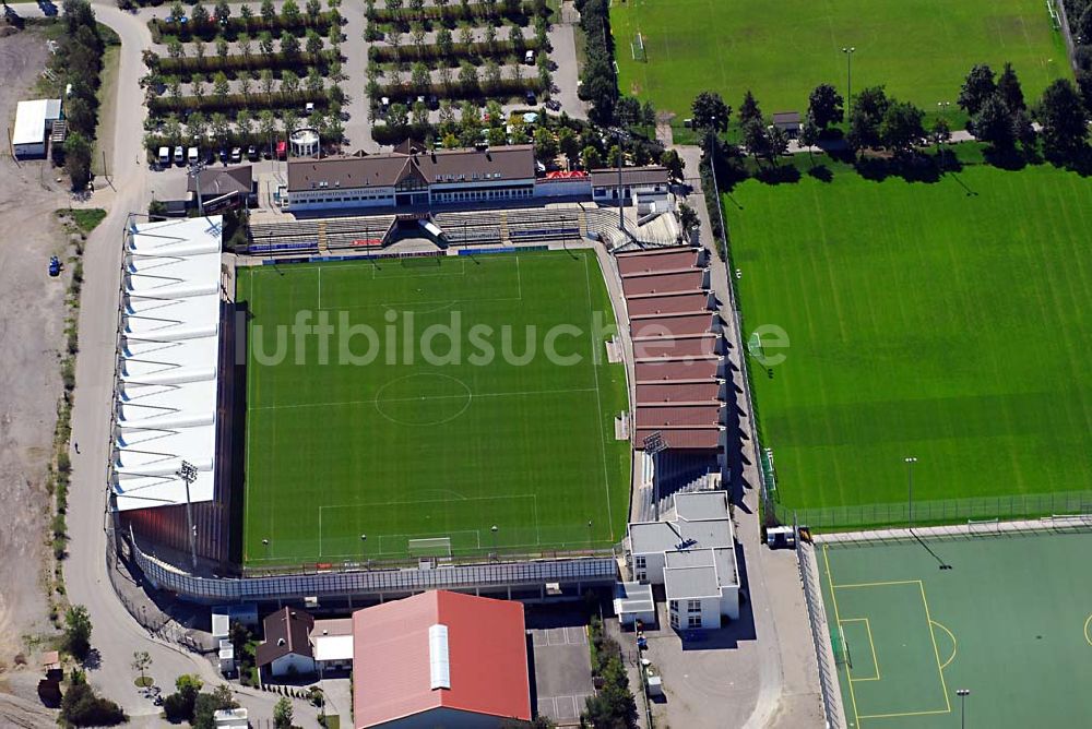 München Unterhaching von oben - Der Generali-Sportpark, bis 2003 ?Stadion Am Sportpark?, ist die fußballerische Heimat der Spielvereinigung Unterhaching