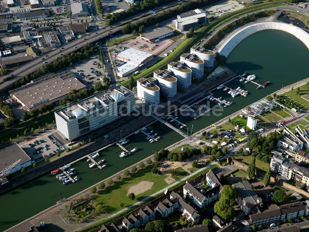Luftbild Duisburg - Der Innenhafen in Duisburg im Bundesland Nordrhein-Westfalen