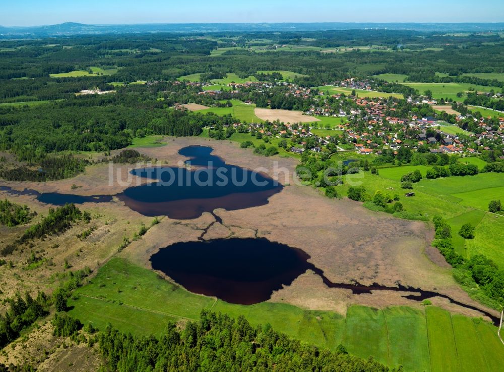 Luftaufnahme Seeshaupt - Der Lustsee in den Osterseen in der Gemeinde Seeshaupt im Bundesland Bayern