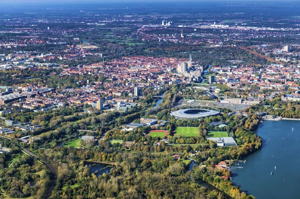 Luftaufnahme Hannover - Der Maschsee am Stadtteil Ricklingen in Hannover im Bundesland Niedersachsen
