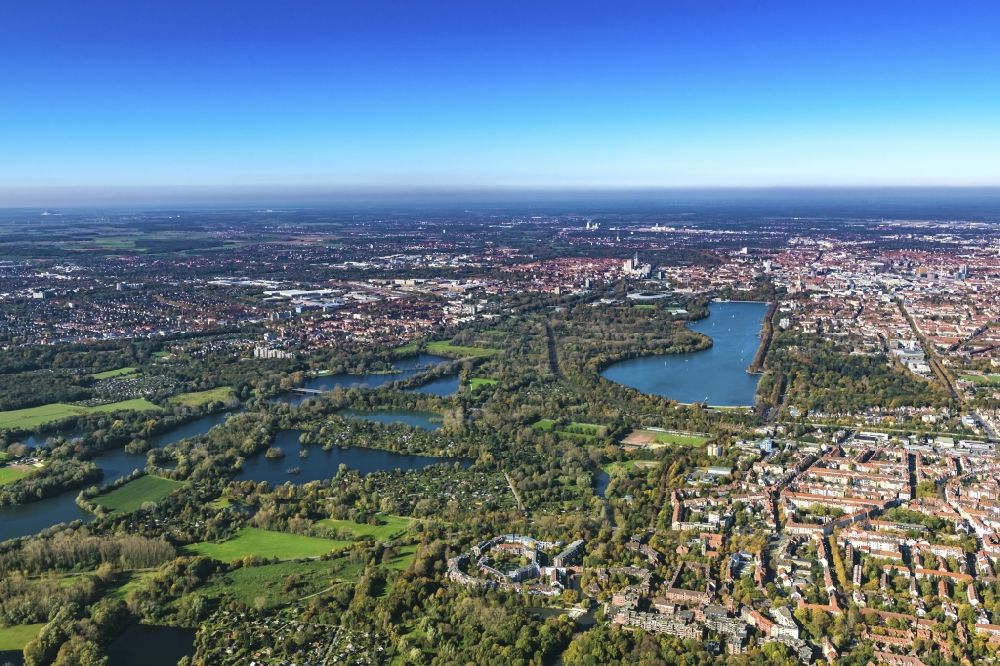 Hannover von oben - Der Maschsee am Stadtteil Südstadt in Hannover im Bundesland Niedersachsen