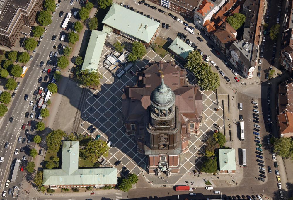 Hamburg aus der Vogelperspektive: Der Michel, die Kirche Sankt Michaelis in Hamburg