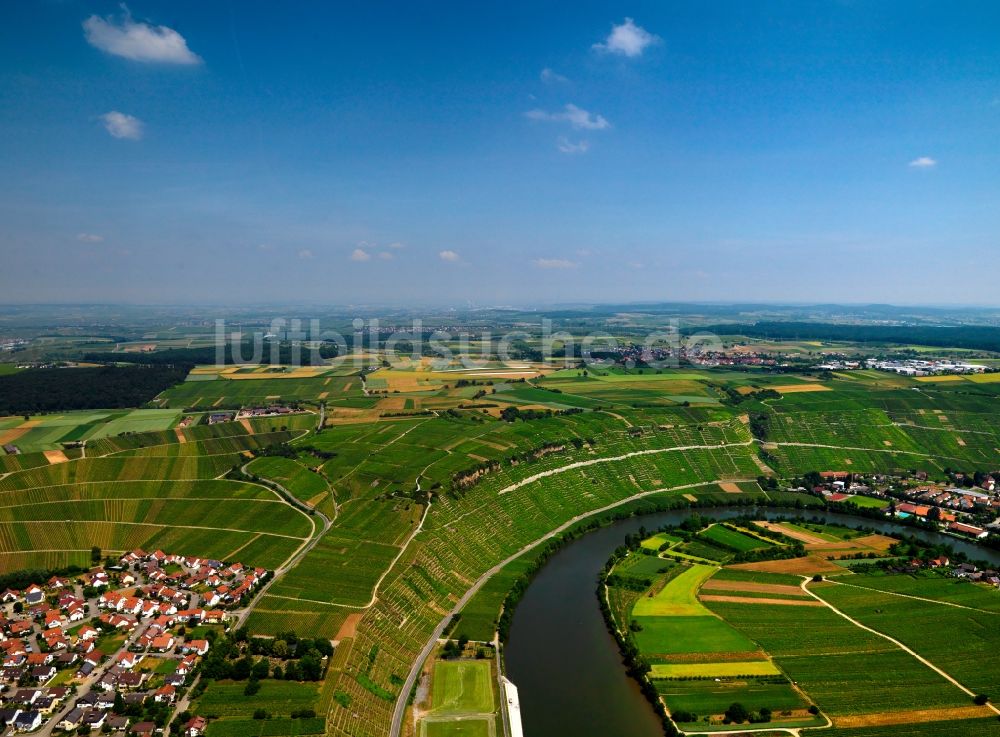 Luftaufnahme Mundelsheim - Der Neckar und sein Verlauf bei Mundelsheim im Landkreis Ludwigsburg im Bundesland Baden-Württemberg