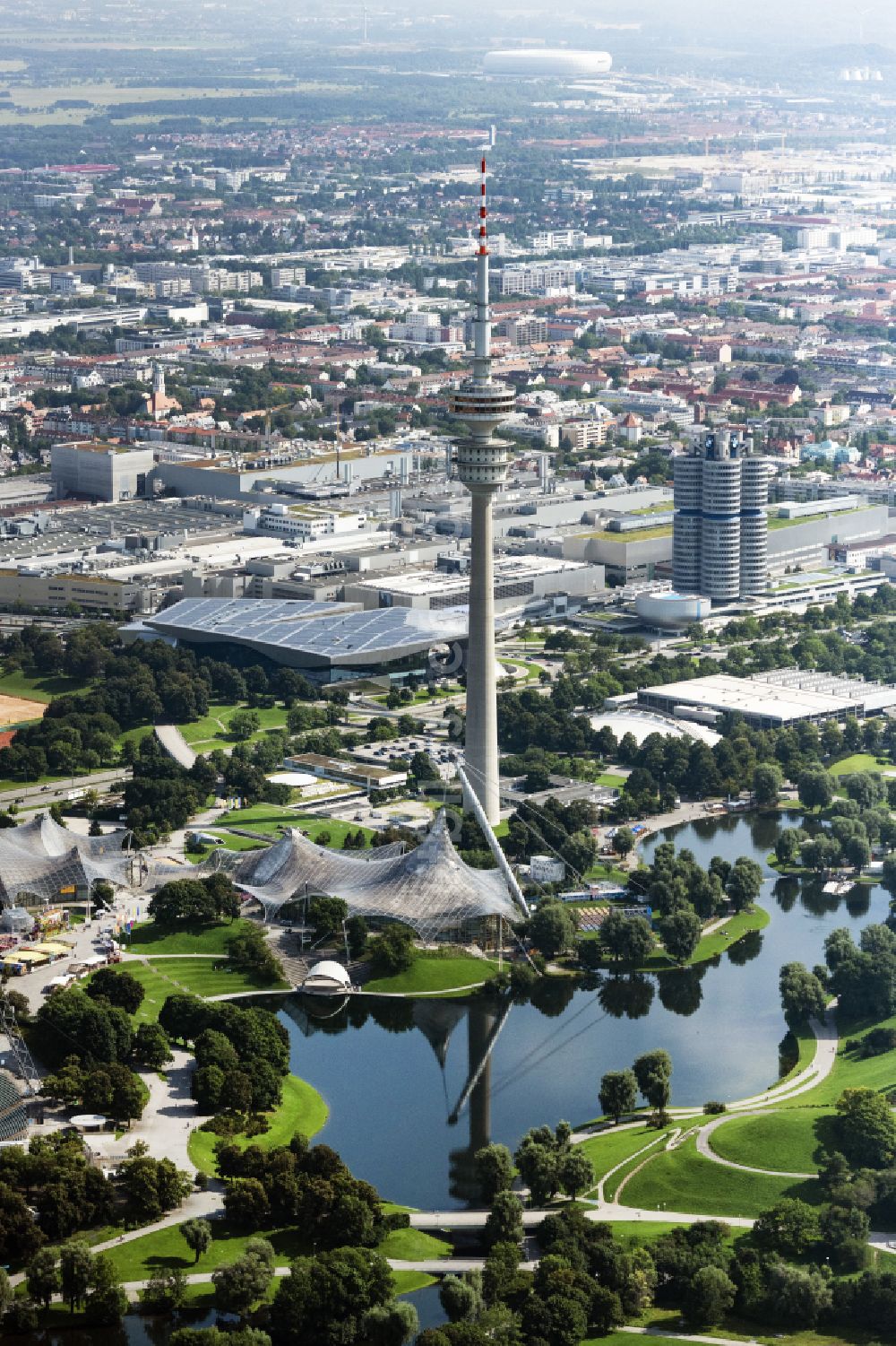 Luftaufnahme München - Der Olympiapark in München im Bundesland Bayern