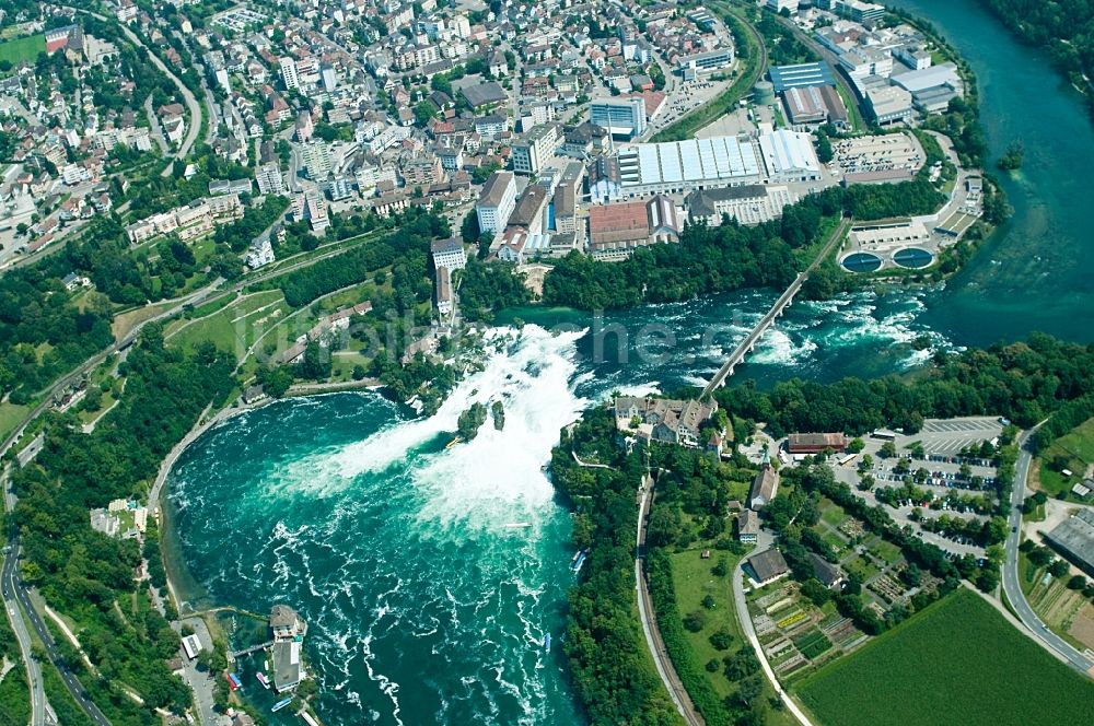 Schaffhaussen von oben - Der Rheinfall bei Schaffhausen in der Schweiz