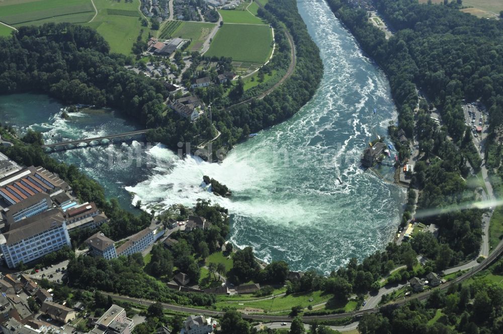 Luftaufnahme Schaffhaussen - Der Rheinfall bei Schaffhausen in der Schweiz