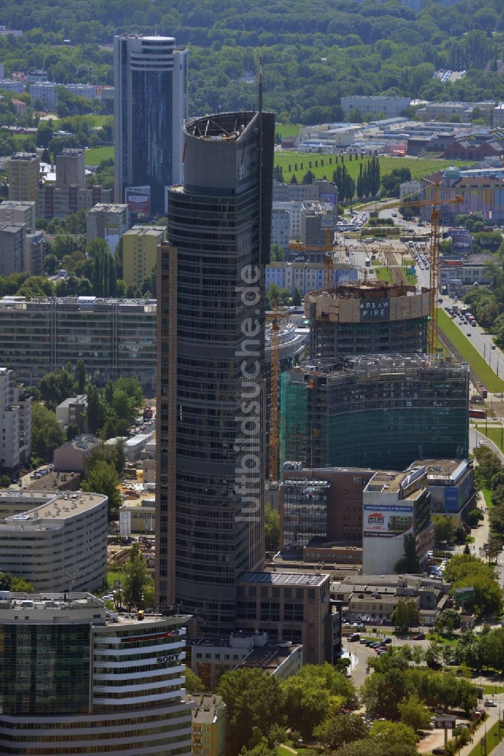 Luftaufnahme Warschau - Der Warsaw Trade Tower im Bezirk Wola in Warschau in Polen