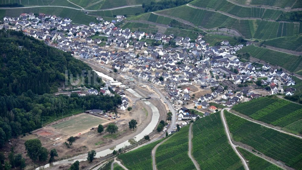 Luftbild Dernau - Dernau nach der Hochwasserkatastrophe im Ahrtal diesen Jahres im Bundesland Rheinland-Pfalz, Deutschland