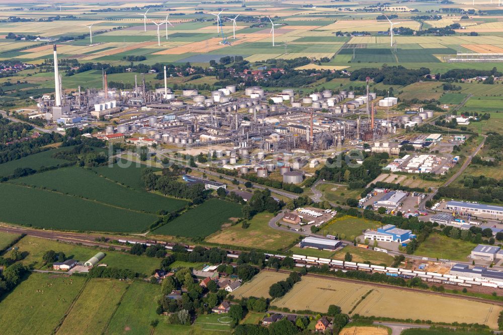 Luftaufnahme Hemmingstedt - des Werksgelände des Mineralölproduzenten Raffinerie Heide GmbH in Hemmingstedt im Bundesland Schleswig-Holstein