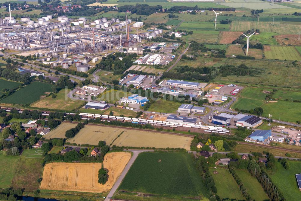 Hemmingstedt von oben - des Werksgelände des Mineralölproduzenten Raffinerie Heide GmbH in Hemmingstedt im Bundesland Schleswig-Holstein
