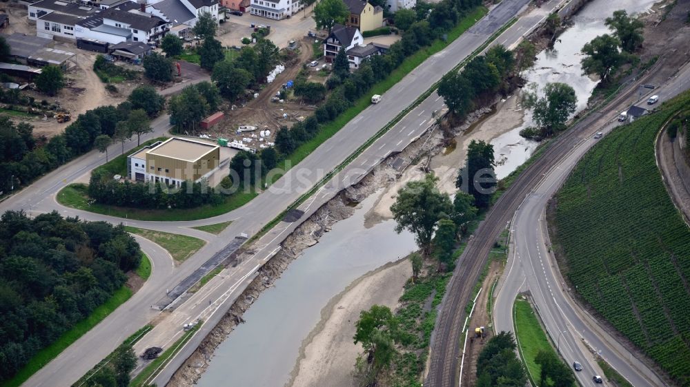 Bad Neuenahr-Ahrweiler von oben - Die aufgrund der Hochwasserkatastrophe aus dem Juli 2021 zerstörte Bundesstraße 266 im Bundesland Rheinland-Pfalz, Deutschland