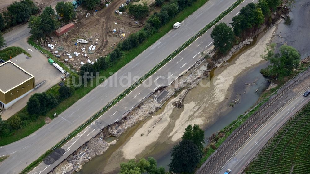 Bad Neuenahr-Ahrweiler von oben - Die aufgrund der Hochwasserkatastrophe aus dem Juli 2021 zerstörte Bundesstraße 266 im Bundesland Rheinland-Pfalz, Deutschland