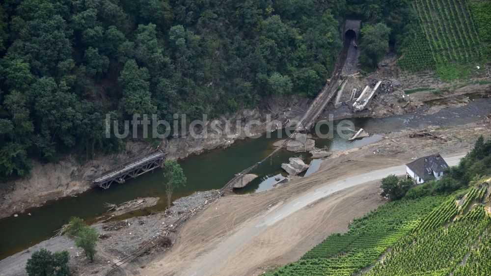 Luftaufnahme Mayschoß - Die aufgrund der Hochwasserkatastrophe aus dem Juli 2021 zerstörten Brücken im Bundesland Rheinland-Pfalz, Deutschland