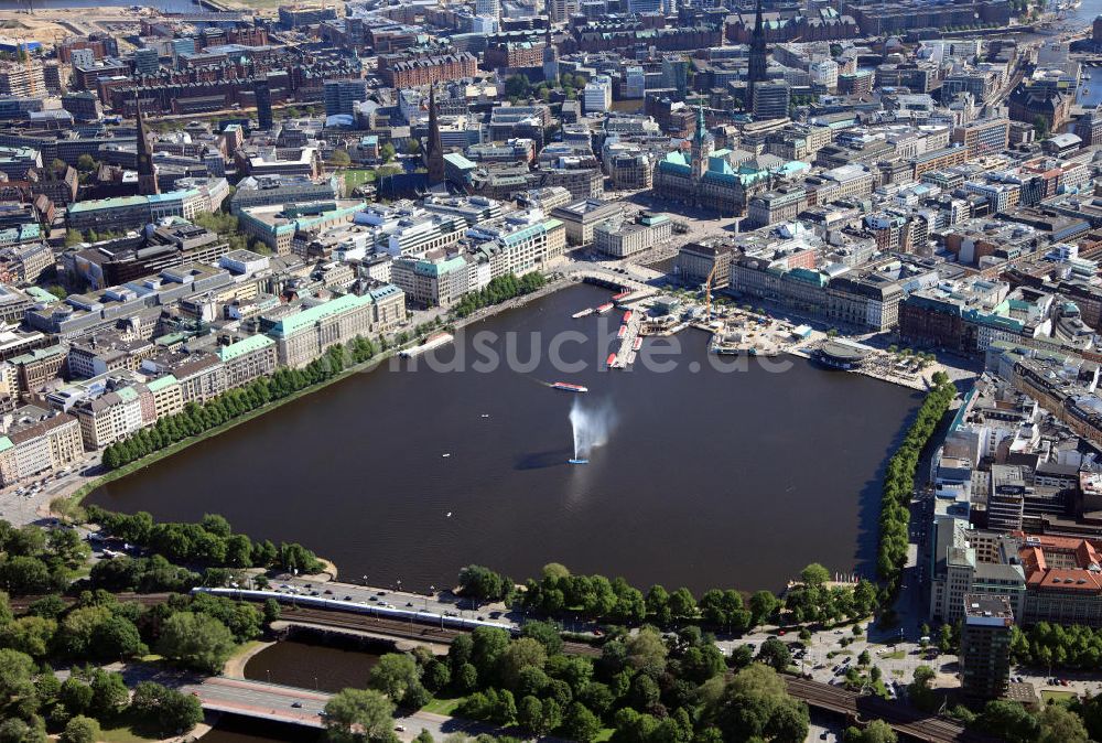 Luftbild Hamburg - Die Binnenalster in Hamburg