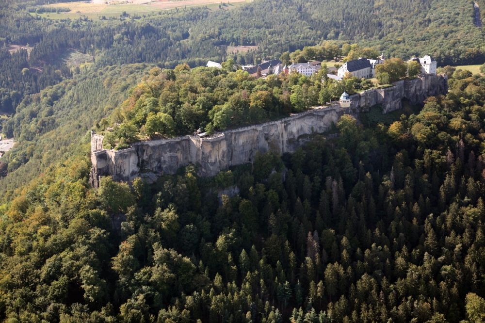 Königstein aus der Vogelperspektive: Die Festung Königstein an der Elbe im Landkreis Sächsische Schweiz-Osterzgebirge im Bundesland Sachsen
