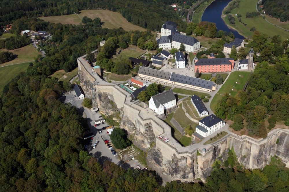 Königstein von oben - Die Festung Königstein an der Elbe im Landkreis Sächsische Schweiz-Osterzgebirge im Bundesland Sachsen