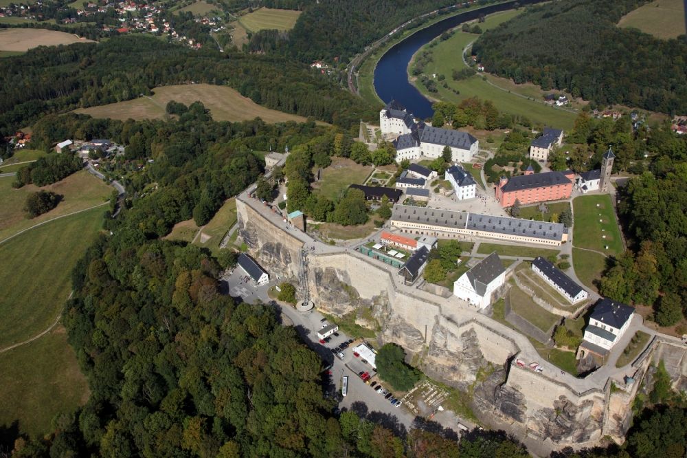 Königstein aus der Vogelperspektive: Die Festung Königstein an der Elbe im Landkreis Sächsische Schweiz-Osterzgebirge im Bundesland Sachsen