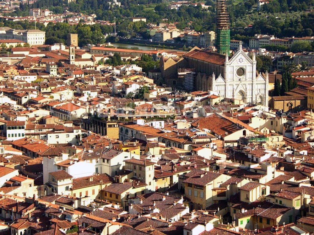 Luftaufnahme Florenz - Die Franziskanerkirche Santa Croce in Florenz