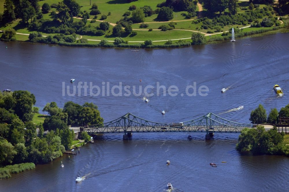 Potsdam aus der Vogelperspektive: Die Glienicker Brücke in Potsdam im Bundesland Brandenburg