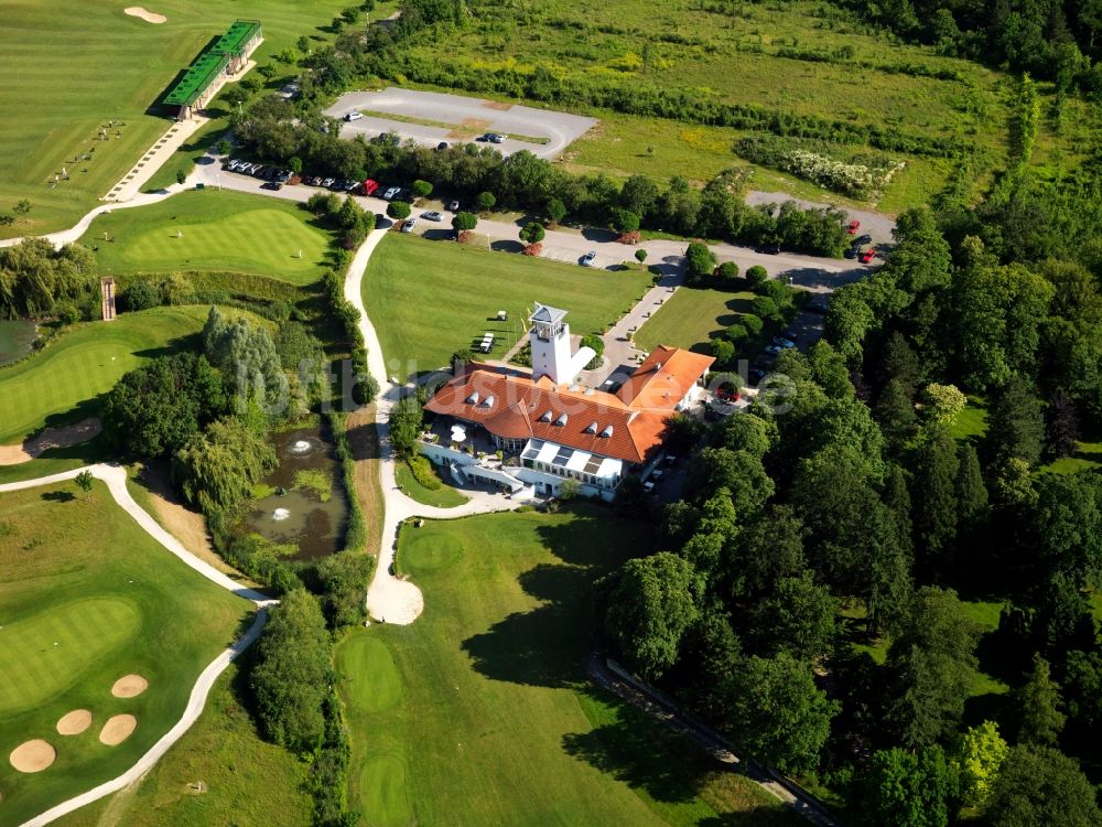 Luftbild Schwieberdingen - Die Golfanlage Schloss Nippenburg bei Schwieberdingen im Bundesland Baden-Württemberg