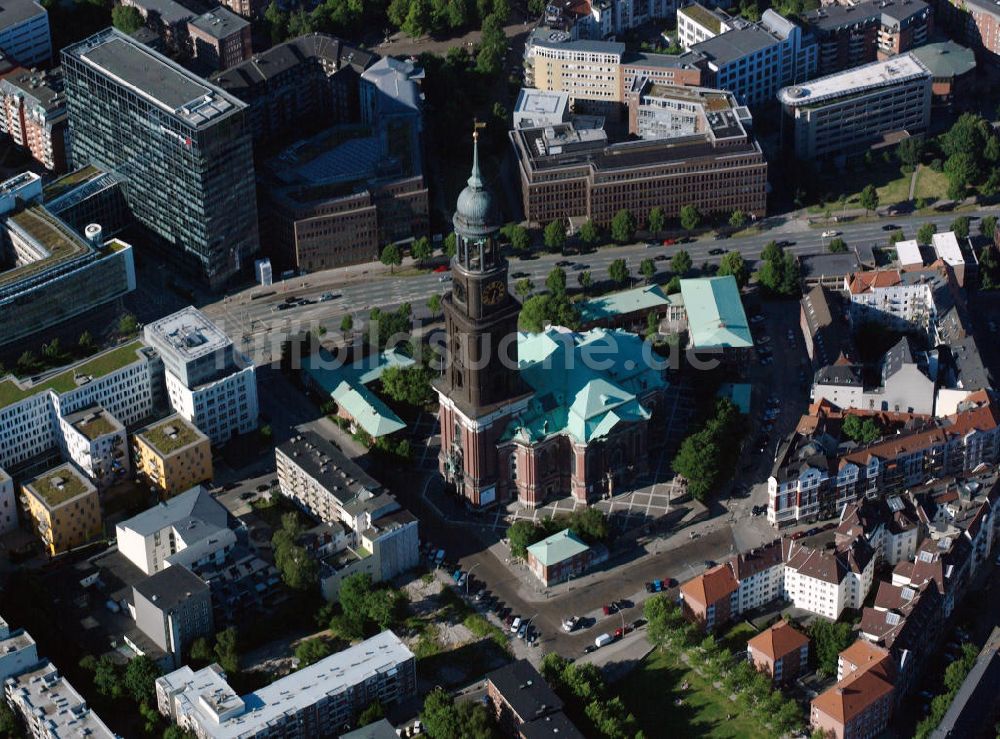 Luftbild Hamburg - Die Hauptkirche Sankt Michaelis in Hamburg