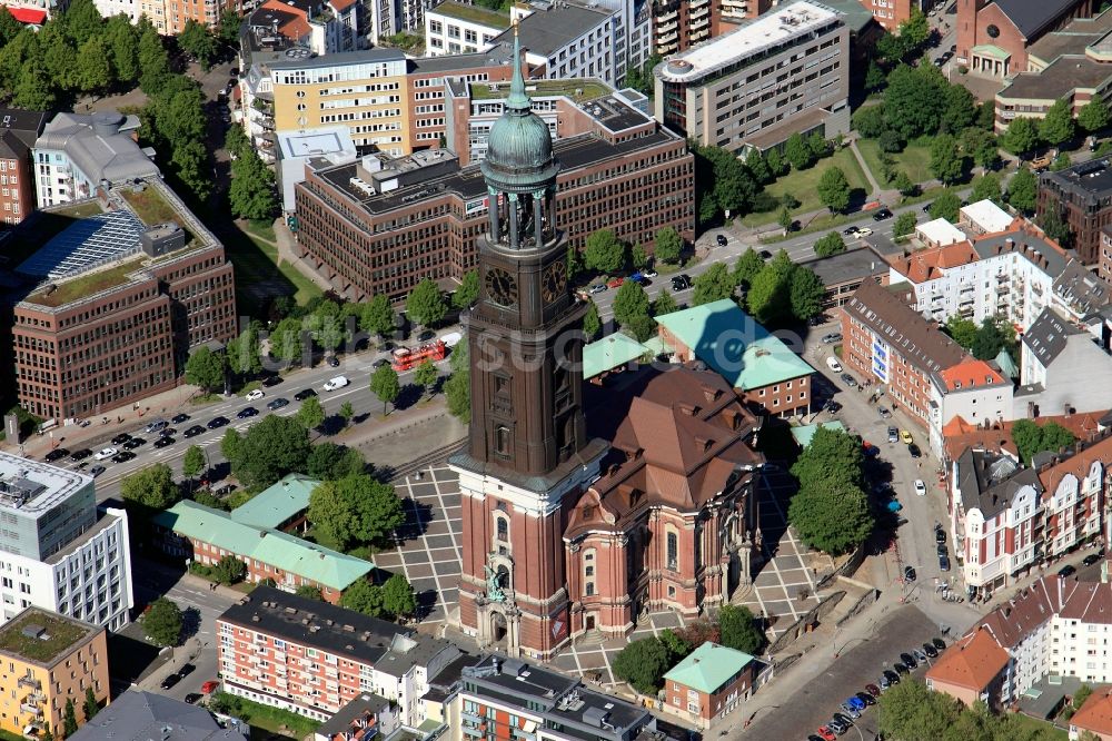 Luftbild Hamburg - Die Hauptkirche Sankt Michaelis im Stadtstaat Hamburg