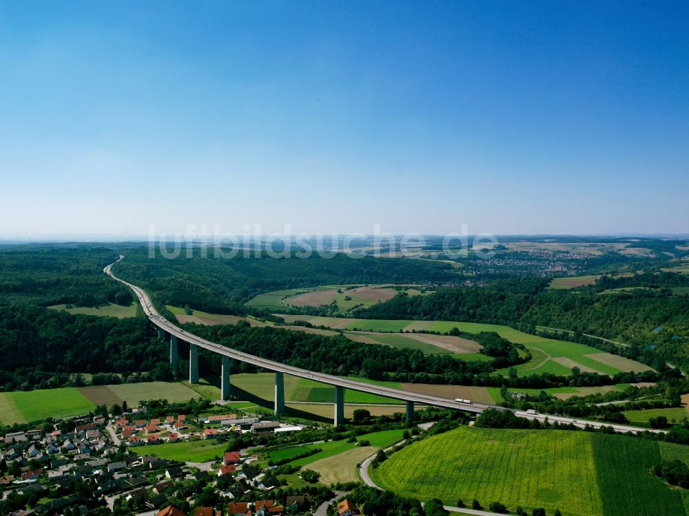 Widdern von oben - Die Jagsttalbrücke der Autobahn A81 bei Widdern im Bundesland Baden-Württemberg