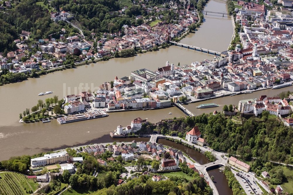 Luftaufnahme Passau - Die kreisfreie Universitätsstadt Passau im Bundesland Bayern