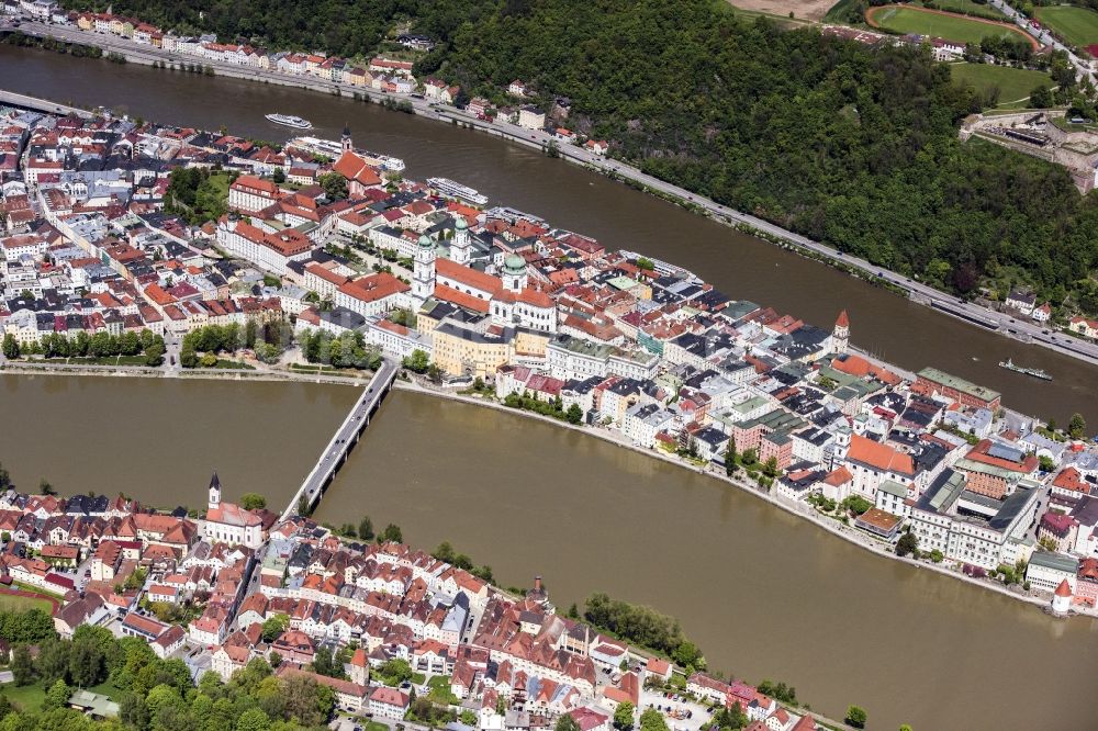 Luftbild Passau - Die kreisfreie Universitätsstadt Passau im Bundesland Bayern