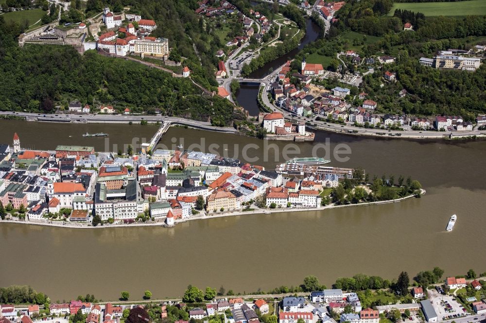 Luftaufnahme Passau - Die kreisfreie Universitätsstadt Passau im Bundesland Bayern