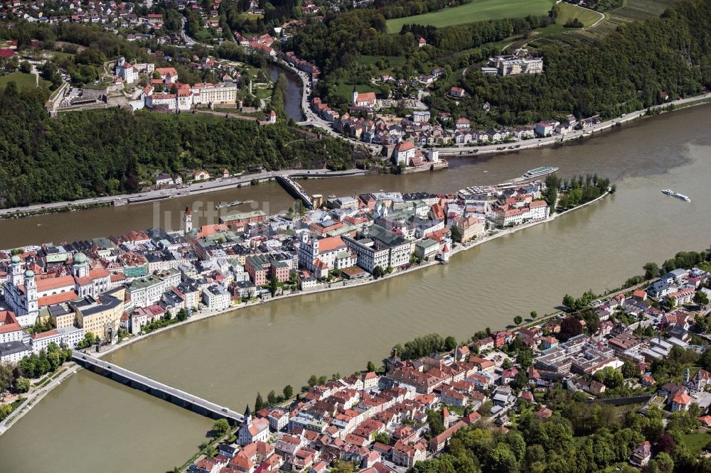 Passau von oben - Die kreisfreie Universitätsstadt Passau im Bundesland Bayern