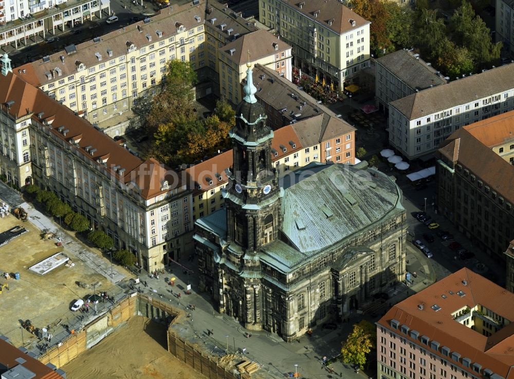 Dresden aus der Vogelperspektive: Die Kreuzkirche am Altmarkt in Dresden im Bundesland Sachsen