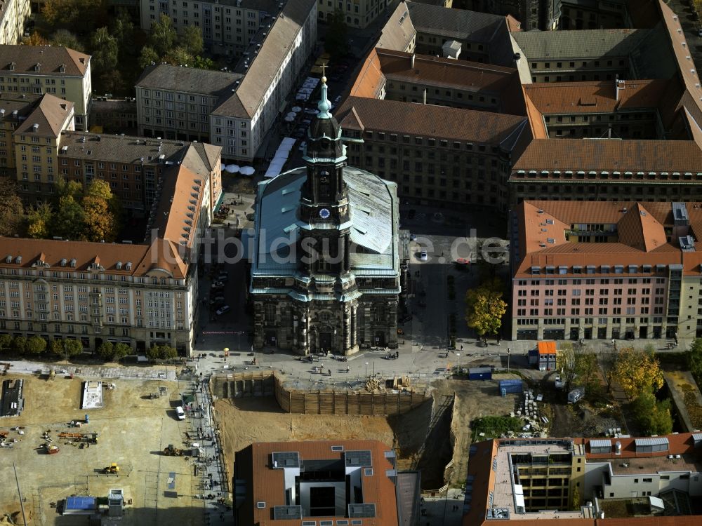 Luftaufnahme Dresden - Die Kreuzkirche am Altmarkt in Dresden im Bundesland Sachsen