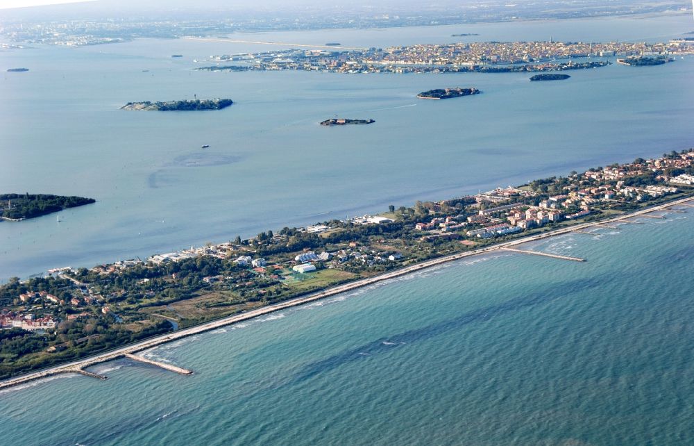 Luftbild Venedig - Die Lagune von Venedig in Italien